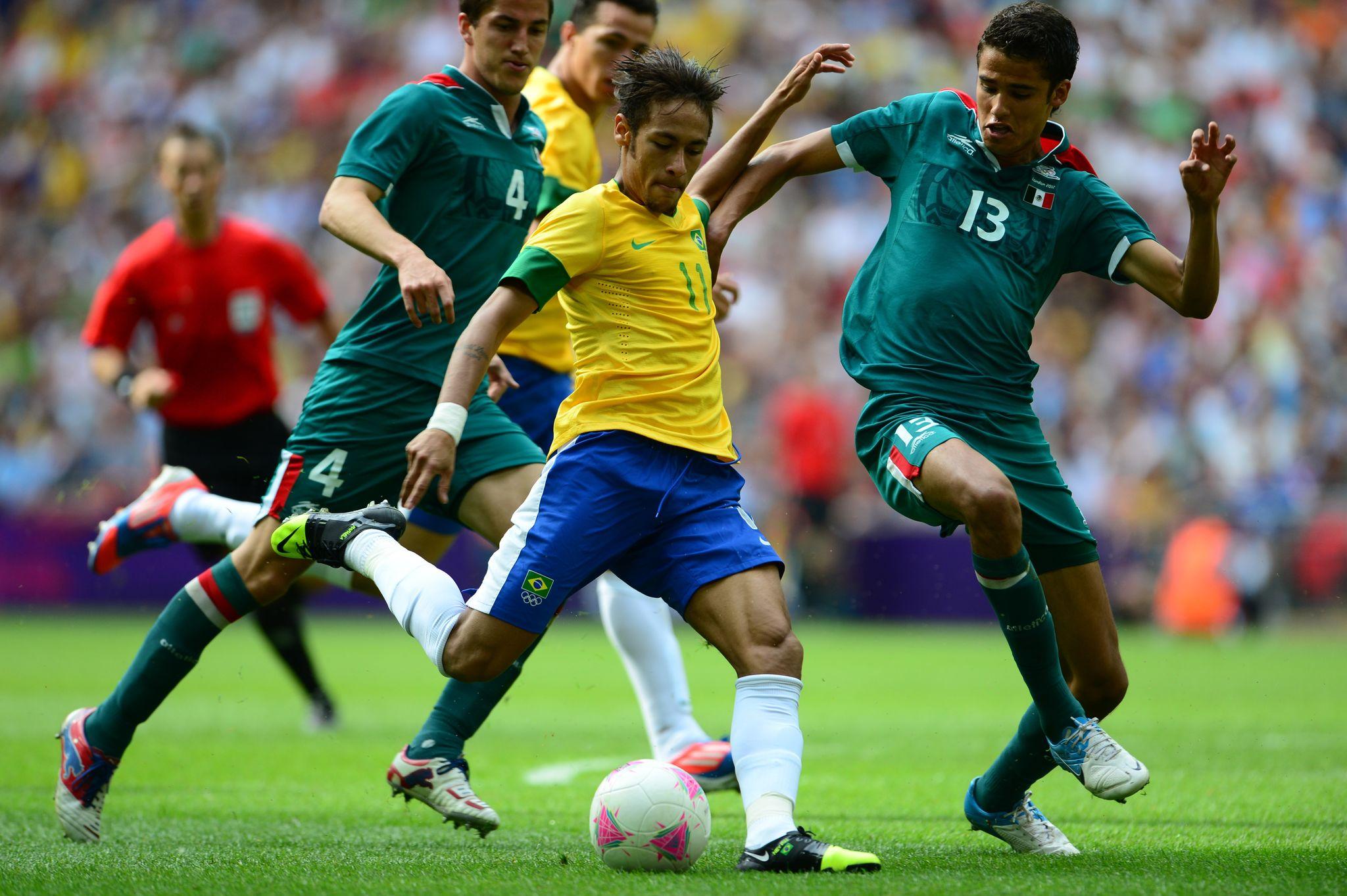 Neymar Jr. playing soccer